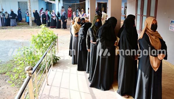 Third phase Kerala local body polls - Kannur, Photo By Krishnan Kanhirangad