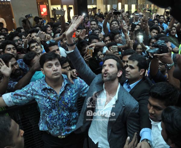 Hrithik Roshan @ Kochi Lulu Mall 