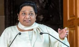 വ്യക്തിപരമായ നേട്ടങ്ങള്‍ക്ക് വേണ്ടി രാഷ്ട്രീയം കളിക്കുന്നവര്‍ മതേതരത്വത്തെ നശിപ്പിക്കുന്നു: മായാവതി 