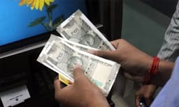 വേഗം മൊബൈല്‍ നമ്പര്‍ അക്കൗണ്ടുമായി ബന്ധിപ്പിച്ചോളൂ; ഇല്ലെങ്കില്‍ പണം പിന്‍വലിക്കാനാകില്ല; മുന്നറിയിപ്പുമായി എസ്.ബി.ഐ