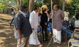 പരിക്കുകൾ വക വയ്ക്കാതെ ജൂഡ് ആന്റണി 'വരയൻ' സിനിമ സെറ്റിൽ 