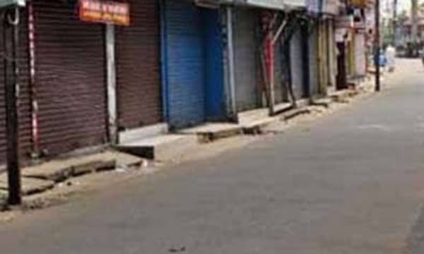 ദേശീയ പണിമുടക്ക് തുടങ്ങി, കേരളത്തില്‍ ഹര്‍ത്താലായി മാറി ; എല്ലാം നിശ്ചലം, വാഹനങ്ങള്‍ നിരത്തിലിറങ്ങിയില്ല, കടകള്‍ അടഞ്ഞുകിടക്കുന്നു
