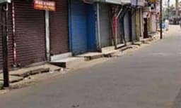 ദേശീയ പണിമുടക്ക് തുടങ്ങി, കേരളത്തില്‍ ഹര്‍ത്താലായി മാറി ; എല്ലാം നിശ്ചലം, വാഹനങ്ങള്‍ നിരത്തിലിറങ്ങിയില്ല, കടകള്‍ അടഞ്ഞുകിടക്കുന്നു
