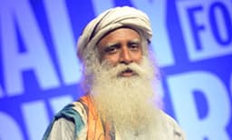 ആത്മീയതയൊക്കെ കോടതിക്ക് താഴെ ; ആത്മീയ ഗുരുവിനോട് പിരിച്ചെടുത്ത പണത്തിന്റെ കണക്ക് കാണിക്കാന്‍ കര്‍ണാടകാ ഹൈക്കോടതി