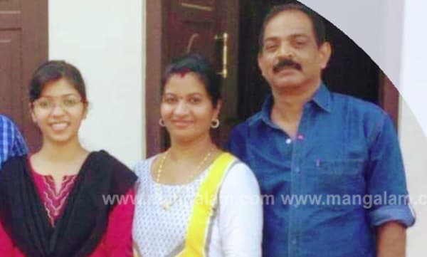 അവനെ എന്റെ മുന്പില് കിട്ടിയിരുന്നെങ്കില് തിളയ്ക്കുന്ന വെള്ളം കോരി ഒഴിച്ചേനെ, ലൗ ജിഹാദ് ഇപ്പോഴും ഇവിടെയുണ്ട്, പെണ്കുട്ടികളെ വലയിലാക്കാന് സ്ത്രീകളും; കാബൂള് ജയിലില് കഴിയുന്ന നിമിഷ ഫാത്തിമയുടെ അമ്മ ബിന്ദു പറയുന്നു