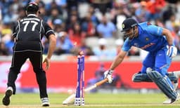 'അന്ന് ഞാന്‍ ഒന്ന് ഡൈവ് ചെയ്തിരുന്നെങ്കില്‍' ; ലോകകപ്പിലെ റണ്ണൗട്ടിനെ കുറിച്ച് ആദ്യമായി പ്രതികരിച്ച് ധോണി 