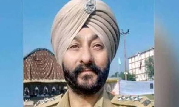 ദേവീന്ദര്‍ ഭീകരരെ ആര്‍മി ക്വാര്‍ട്ടേഴ്‌സിലും ഒളിവില്‍ പാര്‍പ്പിച്ചു ; ധാരണ ബനിഹാല്‍ തുരങ്കം വരെ കൊണ്ടുവിടാന്‍ ; വാഹനത്തില്‍ ഉണ്ടായിരുന്ന നവീദ് 11 പേരെ കൊന്നയാള്‍ 