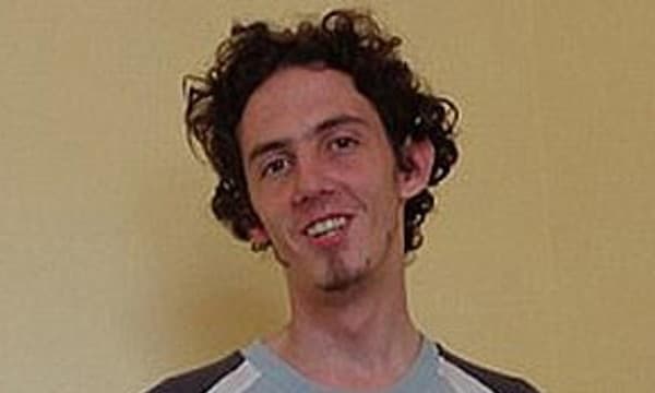 ഗര്‍ഭനിരോധന ഉറകള്‍ വായില്‍ കുത്തിക്കയറ്റി ; ഗിറ്റാറിന്റെ കമ്പി ഉപയോഗിച്ച് കഴുത്തില്‍ വരിഞ്ഞു മുറുക്കി ; 12 മുതല്‍ 6 മാസം വരെ പ്രായമുള്ള 191 കുട്ടികളെ പീഡിപ്പിച്ചയാള്‍ക്ക് ദാരുണാന്ത്യം