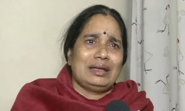 എന്റെ മകള്‍ക്കു വേണ്ടി അന്ന് നിരത്തിലിറങ്ങിയവര്‍ തന്നെ ഇന്ന്.., പൊട്ടിത്തെറിച്ച് നിര്‍ഭയയുടെ അമ്മ