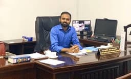 'നിങ്ങള്‍ എല്ലാവരും പൊളി ആണ് ബ്രോസ്': ദേവികുളത്തെ ചൂടു പിടിച്ച ഓട്ടത്തിനിടെയിലും 'നിസ്സാരമായി' പ്രശ്നം പരിഹരിച്ച് സബ്കളക്ടര്‍