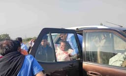 നടി ഷബാന ആസ്മിക്ക് വാഹനാപകടത്തില്‍ പരുക്കേറ്റ സംഭവത്തില്‍ കാര്‍ ഡ്രൈവര്‍ക്കെതിരെ കേസെടുത്തു