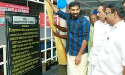 വിടി ബല്‍റാമിന്റെ മണ്ഡലത്തില ഇന്ത്യന്‍ ഭരണഘടനയുടെ ആമുഖം ആലേഖനം ചെയ്ത ബസ് സ്‌റ്റോപ്പ് 