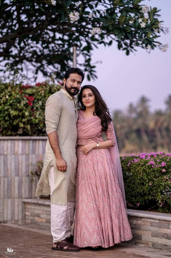 പ്രണയം പങ്കിട്ട് ഭാമയും അരുണും; വിവാഹ നിശ്ചയം കഴിഞ്ഞു, ചിത്രങ്ങള്‍ പങ്കുവച്ച് താരം
