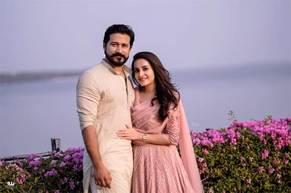 പ്രണയം പങ്കിട്ട് ഭാമയും അരുണും; വിവാഹ നിശ്ചയം കഴിഞ്ഞു, ചിത്രങ്ങള്‍ പങ്കുവച്ച് താരം