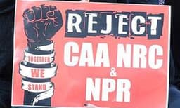 ചോദ്യങ്ങള്‍ ഒഴിവാക്കുമെന്നു പ്രഖ്യാപിച്ചെങ്കിലും പന്ത് കേന്ദ്രത്തിന്റെ കളത്തില്‍ത്തന്നെ;  ജനസംഖ്യാ കണക്കെടുപ്പില്‍ സംസ്ഥാനത്തിന് ഇടപെടാനാകില്ല 