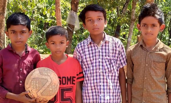 ഇതിഹാസങ്ങളെ വരെ ഞെട്ടിച്ച് കുട്ടിപ്പട്ടാളത്തിന്റെ ഫ്രീകിക്ക് ; വീഡിയോ വൈറല്‍ 