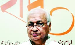 കേന്ദ്രവിരുദ്ധ പരാമര്‍ശങ്ങള്‍ ഉള്‍പ്പെട്ട നയപ്രഖ്യാപന പ്രസംഗം ; തിരുത്താന്‍ ആവശ്യപ്പെട്ട് ഗവര്‍ണര്‍ ഇടപെട്ടാലും വഴങ്ങേണ്ടെന്നു മന്ത്രിമാര്‍