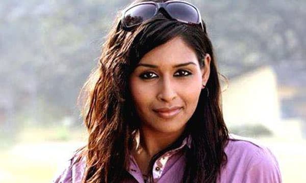 നടി ലീന മരിയ പോളിന്റെ ബ്യൂട്ടി പാര്‍ലറിലും വീട്ടിലും സിബിഐ റെയ്ഡ്