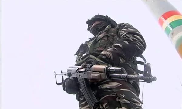 മുകേഷ് അംബാനിയുടെ വസതിയുടെ സുരക്ഷാ ചുമതലയുള്ള സിആര്‍പിഎഫ് ഉദ്യോഗസ്ഥന്‍ അബദ്ധത്തില്‍ വെടിയേറ്റു മരിച്ചു