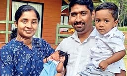 പ്രസവ വേദനയെടുത്ത ഭാര്യയെ ആശുപത്രിയിലെത്തിക്കാന്‍ സാവകാശം കിട്ടിയില്ല; കുഞ്ഞ് പിറന്ന് വീണത് അച്ഛന്റെ കൈകളിലേക്ക്