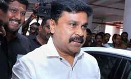 നടി ആക്രമിക്കപ്പെട്ട കേസ്; ദിലീപും നടിയും എത്തി, അടച്ചിട്ട മുറിയ്ക്കുള്ളില്‍ നടിയുടെ രഹസ്യ വിചാരണ