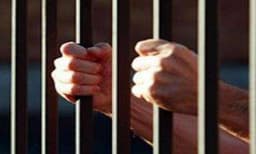 വസ്ത്രത്തില്‍ തൂങ്ങിമരിക്കുമെന്ന് ഭയം ; ലോക്കപ്പില്‍ പോലീസ് സഹോദരങ്ങളെ നഗ്നരാക്കി പാര്‍പ്പിച്ചു ; മനുഷ്യാവകാശം ലംഘിച്ചതിന് 15,000 വീതം നഷ്ടപരിഹാരം നല്‍കാന്‍ വിധി...!!