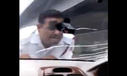 വാഹന പരിശോധനയ്ക്ക് കാര്‍ നിര്‍ത്താന്‍ ആവശ്യപ്പെട്ട് ട്രാഫിക് പോലീസുകാരനെ ഇടിച്ചിടാന്‍ ശ്രമം; പ്രാണരക്ഷാര്‍ത്ഥം കാറിന്റെ ബോണറ്റില്‍ ചാടിക്കയറിയ പോലീസുകാരനുമായി പാഞ്ഞത് രണ്ട് കിലോമീറ്റര്‍