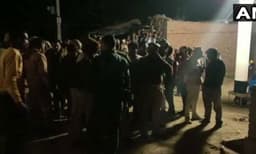 കുട്ടിക്കളെ ബന്ദിയാക്കിയതിന് പോലീസ് വെടിവെച്ച് കൊന്ന ദമ്പതികളുടെ പെണ്‍കുഞ്ഞിനെ പോലീസ് ഓഫീസര്‍ ദത്തെടുക്കും  