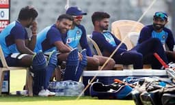 ഏകദിന പരമ്പരക്ക് മുമ്പ് ഇന്ത്യക്ക് തിരിച്ചടി ; പരിക്കേറ്റ് സൂപ്പര്‍താരം പുറത്ത് ; പകരക്കാരനായി യുവതാരം 