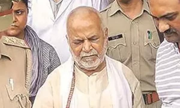 ‘‘കന്യകാത്വം നഷ്ടമായിട്ടും മിണ്ടിയില്ല, സ്‌പൈ ക്യാമറ വെച്ച നഗ്നചിത്രങ്ങള്‍ എടുത്തു വീഡിയോ ഷൂട്ട് ചെയ്തു’’ ; ബിജെപി നേതാവ് സ്വാമി ചിന്മയാനന്ദിനെതിരേ കേസില്‍ പെണ്‍കുട്ടിയെക്കുറിച്ച് കോടതി 