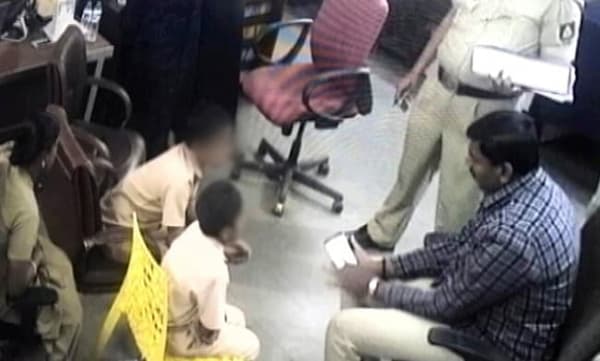 പൗരത്വ നിയമ ഭേദഗതിയെ വിമര്‍ശിച്ച നാടകം; സ്‌കൂള്‍ കുട്ടികളെ ചോദ്യം ചെയ്ത് പോലീസുകാര്‍