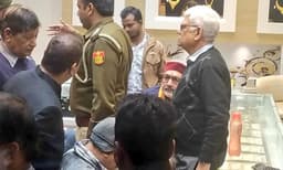 ഡല്‍ഹിയില്‍ ഗിരിരാജ് സിംഗിനെ കുടുക്കി, ആപ്പിന്റെ ‘ആപ്പ്’ ;  വോട്ടര്‍മാരെ സ്വാധീനിക്കാന്‍ പണവും മദ്യവും വിതരണം ചെയ്തു ; ബിജെപിയുടെ കേന്ദ്രമന്ത്രിക്കെതിരേ ആരോപണം