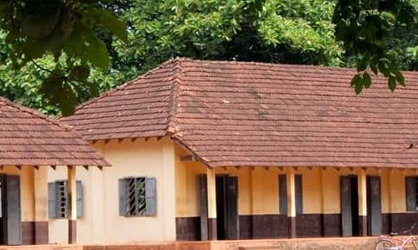 പണിയില്ലാതെ വെളിയില്‍ നില്‍ക്കുന്നത് 13,255 അദ്ധ്യാപകര്‍, മാനേജ്മെന്റുകള്‍ ജോലിക്ക് കയറ്റിയത് 18,119 പേരെ ; ശബരിമലയ്ക്ക് പിന്നാലെ  സര്‍ക്കാരും സമുദായ സംഘടനകളും വീണ്ടും നേര്‍ക്കുനേര്‍ 