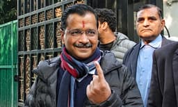 ഡല്‍ഹിയില്‍ വോട്ടെണ്ണല്‍ തുടങ്ങി ; ആദ്യ ഫലസൂചനകള്‍ ആംആദ്മി പാര്‍ട്ടിക്ക് ; തുടക്കത്തില്‍ കോണ്‍ഗ്രസ് ഒരിടത്തുമില്ല