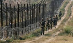 ജമ്മു കശ്മീരില്‍ ഏറ്റുമുട്ടല്‍; മൂന്ന് പാക് ഭീകരരെ വധിച്ചു