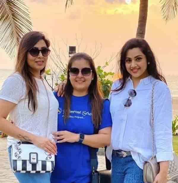 വ്യത്യസ്ഥമായ ലുക്കില്‍ നടി മീന ; മേക്ക് ഓവറിന്റെ രഹസ്യം ചോദിച്ച് ആരാധകര്‍ 