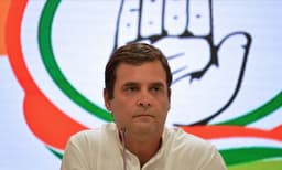 കഴിഞ്ഞ തവണത്തെ വട്ടപൂജ്യത്തിനപ്പുറം ഇക്കുറി താഴേക്കു പോയില്ല!  ; ദളിതരും നഗരത്തിലെ പാവപ്പെട്ടവരും വോട്ടുബാങ്കുകളെല്ലാം എന്നേ ചൂലെടുത്തു ; കോണ്‍ഗ്രസിനു കത്തിവെച്ചത് സ്വന്തം നേതാക്കള്‍ തന്നെ