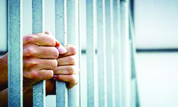 എല്ലാം ചട്ടപ്രകാരം മതിയെന്ന് നിര്‍ദേശം; പാര്‍ട്ടി അധികാരത്തില്‍ ഇരുന്നിട്ടും പരോളില്‍ ഡിജിപി അമിതമായി കൈ വെയ്ക്കുന്നു;  സി.പി.എം. നേതൃത്വത്തിന് അമര്‍ഷം 