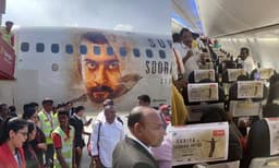 വിമാനത്തില്‍ കയറാത്ത 100 കുട്ടികള്‍ക്കൊപ്പം പറന്ന് സൂര്യയും; ആകാശത്തില്‍ വച്ച് ഓഡിയോ ലോഞ്ച്