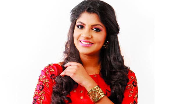 സുന്ദരിയേ ചെമ്പകമലരേ