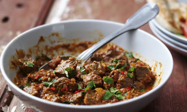 പോലീസില്‍ ആര്‍എസ്എസ് നയം നടപ്പിലാക്കുന്നു! സ്റ്റേഷന് മുന്നില്‍ ബിഫ് വിളമ്പി യൂത്ത് ലീഗ് പ്രതിഷേധം