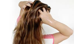 താരനകറ്റാനും മുടിയുടെ ആരോഗ്യം വര്‍ധിക്കാനും ഹോട്ട് ഓയില്‍ മസാജ്