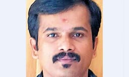 ബുക്ക് ചെയ്ത സീറ്റ് ഉപേക്ഷിച്ച് യാത്ര തിരുവനന്തപുരത്തേക്ക് നീട്ടി, ജീവന്‍ തിരികെ കിട്ടിയത് വിശ്വസിക്കാനാവാതെ പ്രതീഷ് കുമാര്‍