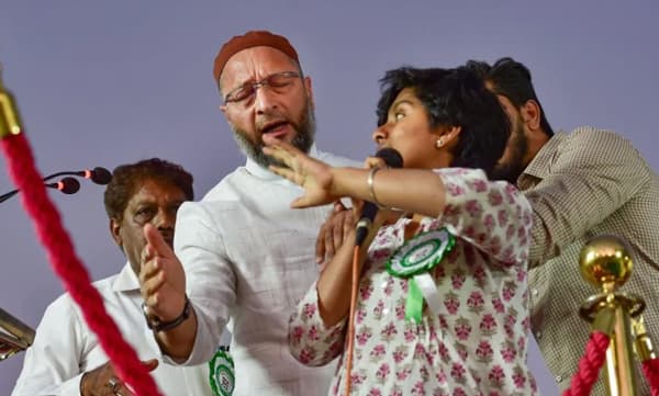 പാക്കിസ്ഥാന്‍ സിന്ദാബാദ് വിളിച്ച വിദ്യാര്‍ത്ഥിയെ കൊല്ലണം! പത്ത് ലക്ഷം രൂപ ഇനാം പ്രഖ്യാപിച്ച് ശ്രീരാമസേന