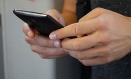 മൊബൈല്‍ സേവന നിരക്കുകള്‍ ഇനിയും ഉയരും; വരുമാനം ഉയര്‍ത്താതെ പിടിച്ച് നില്‍ക്കാനാവില്ലെന്ന് കമ്പനികള്‍