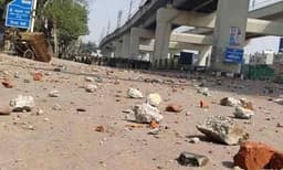 പൗരത്വ പ്രതിഷേധക്കാര്‍ക്കെതിരെ ഡല്‍ഹിയില്‍ വീണ്ടും ആക്രമണം; പോലീസ് കണ്ണീര്‍വാതകം പ്രയോഗിച്ചു