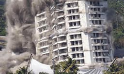 മരടിലെ നാല് ഫ്ളാറ്റുകള്‍ക്ക് നിര്‍മാണാനുമതി നല്‍കിയത് കെ.എ. ദേവസി ; പഞ്ചായത്ത് മുന്‍ പ്രസിഡന്റിനുള്ള പങ്ക് പുറത്തായതോടെ സി.പി.എം. പ്രതിരോധത്തില്‍ 