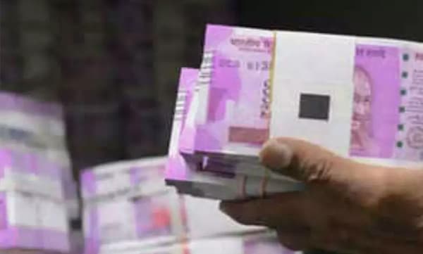 പരശുറാം എക്‌സ്പ്രസില്‍ വന്‍ കള്ളപ്പണ വേട്ട ; 24 ലക്ഷം രൂപ പോലീസ് പിടികൂടി 