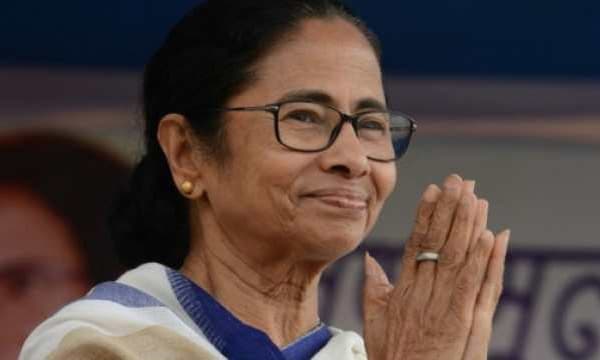 'നിറങ്ങളുടെ ഹോളിയ്ക്കു മുന്‍പേ രക്തത്തിന്റെ ഹോളി' ; ഡല്‍ഹി കലാപം വിഷയമാക്കി 'നരകം' എന്ന പേരില്‍ മമതാബാനര്‍ജിയുടെ കവിത ഫേസ്ബുക്കില്‍