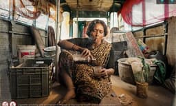 കൈയ്യില്‍ മദ്യക്കുപ്പി, ചുണ്ടില്‍ എരിയുന്ന സിഗരറ്റ്: ആര്‍ട്ടിക്കിള്‍ 21 ഫസ്റ്റ്‌ലുക്ക്